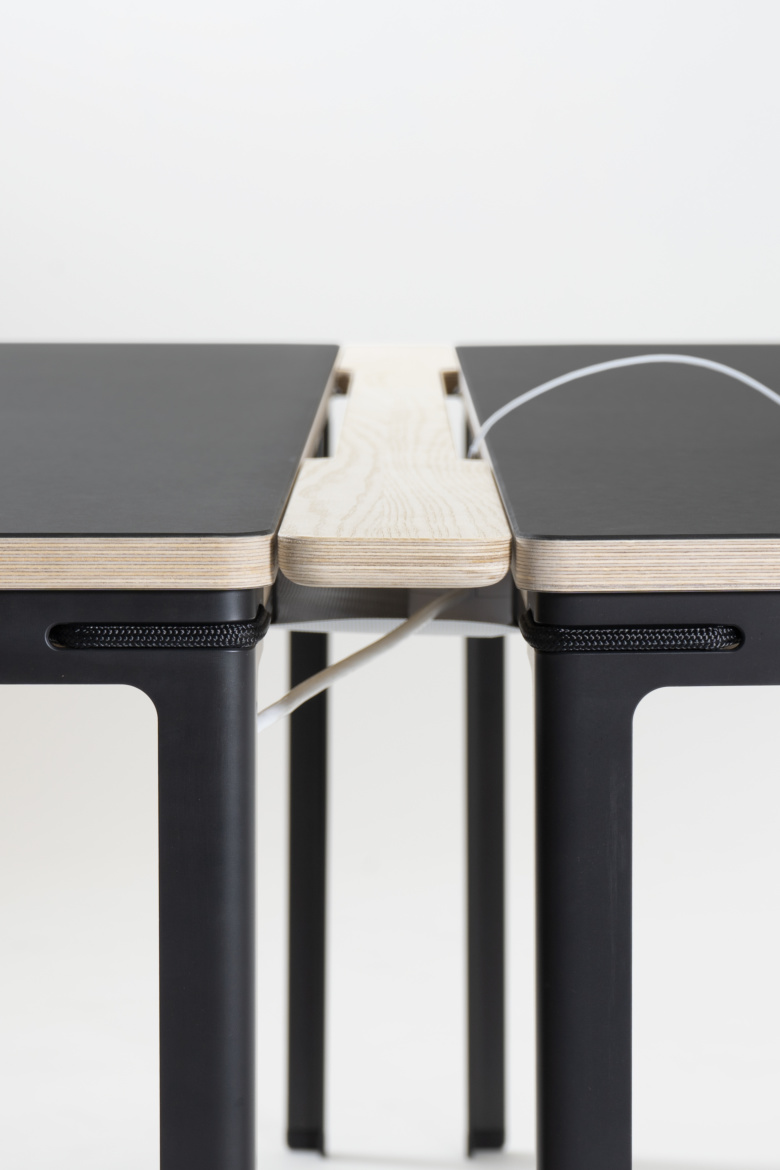 Seiltänzer Table Connector